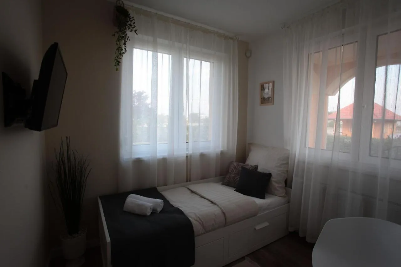 Bed and Breakfast Airport Almaskert Panzio Вечеш Отель типа 