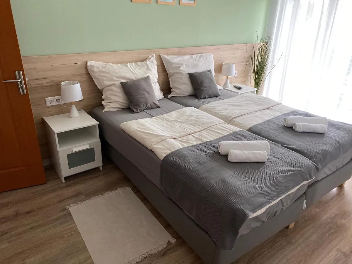 Bed and Breakfast Airport Almaskert Panzio Вечеш Отель типа 