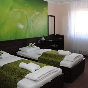 Green Hotel Budapest מלון